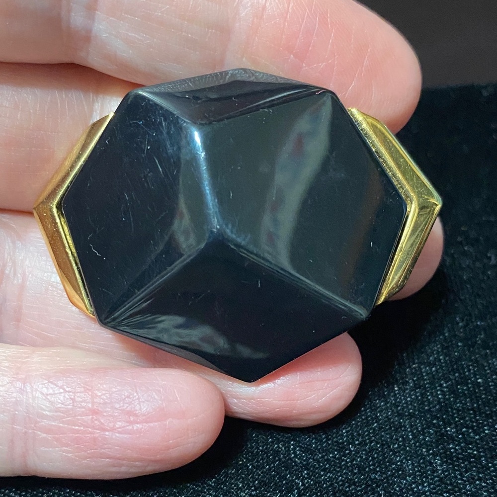 Trifari vintage Black stone and Gold tone brooch